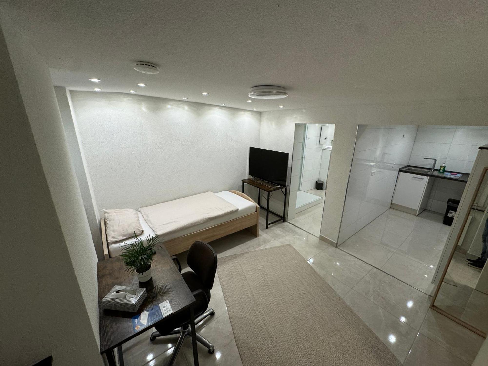 City Apartment Stadtwohnung Mit Kueche Und Netflix Nahe Bahnhof Sinsheim Exterior foto
